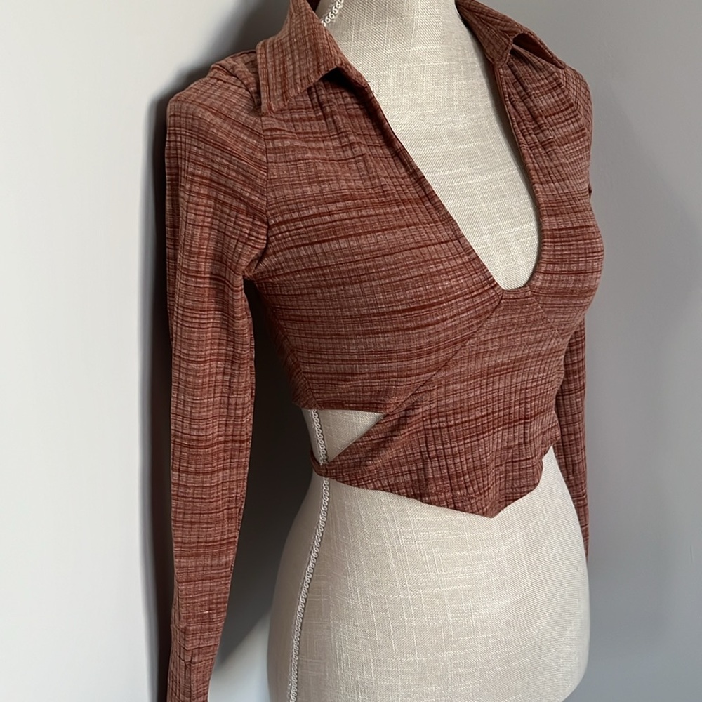 Self-tie Collared Top - Picture 4 of 8